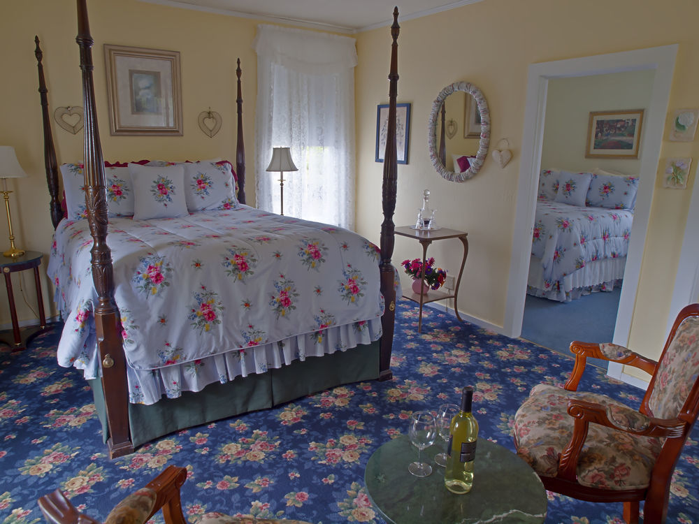 Shady Oaks Country Inn St. Helena Room photo